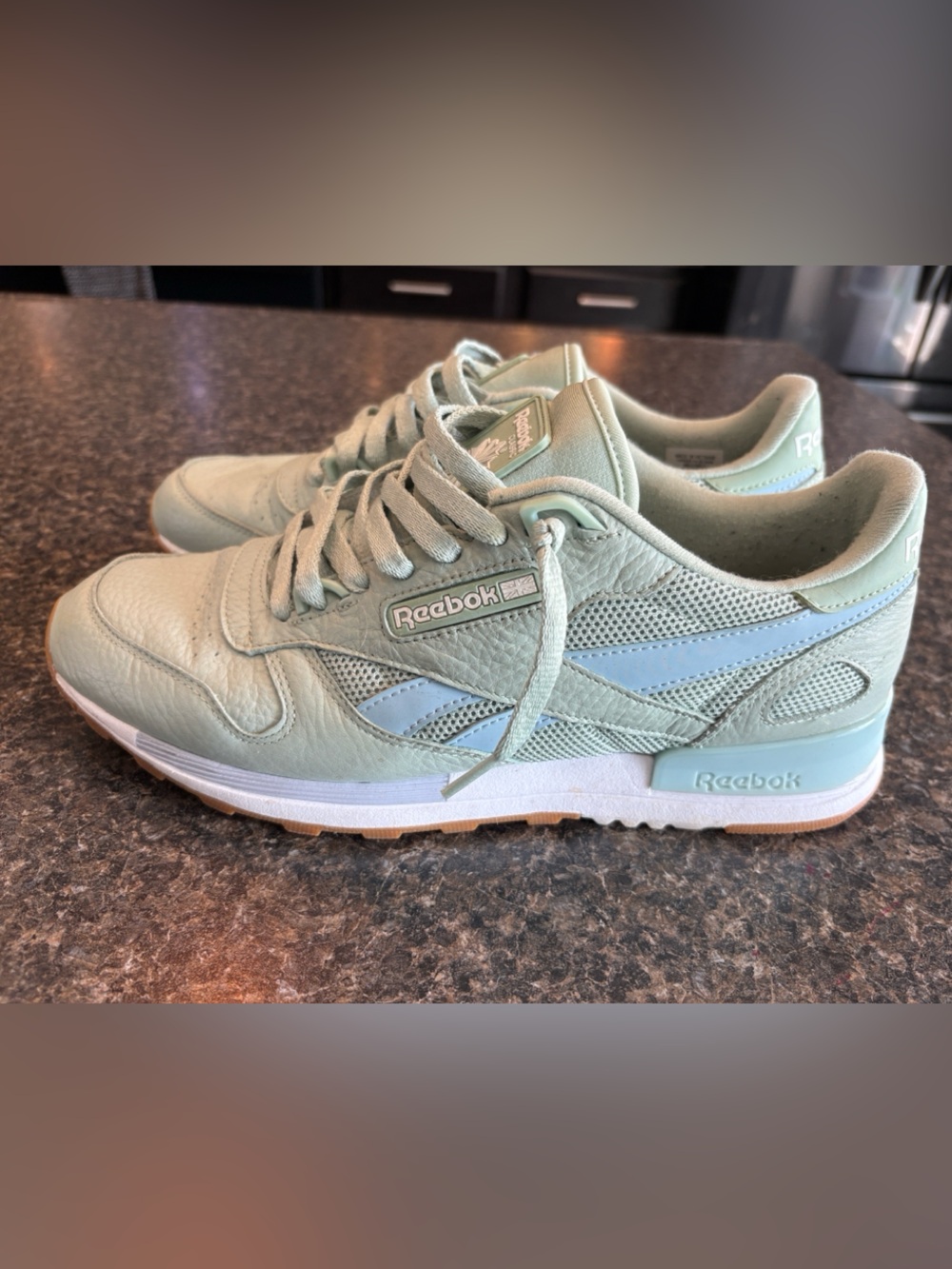 Reebok classic leather Men’s 10 Sneakers Mint Green with Pale Blue Accents gum